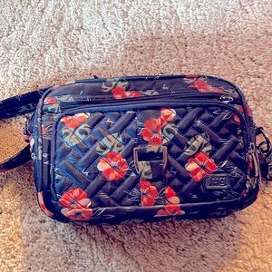 Lug Convertible RFID Crossbody and Belt Bag in Pretty Floral excellent Condition